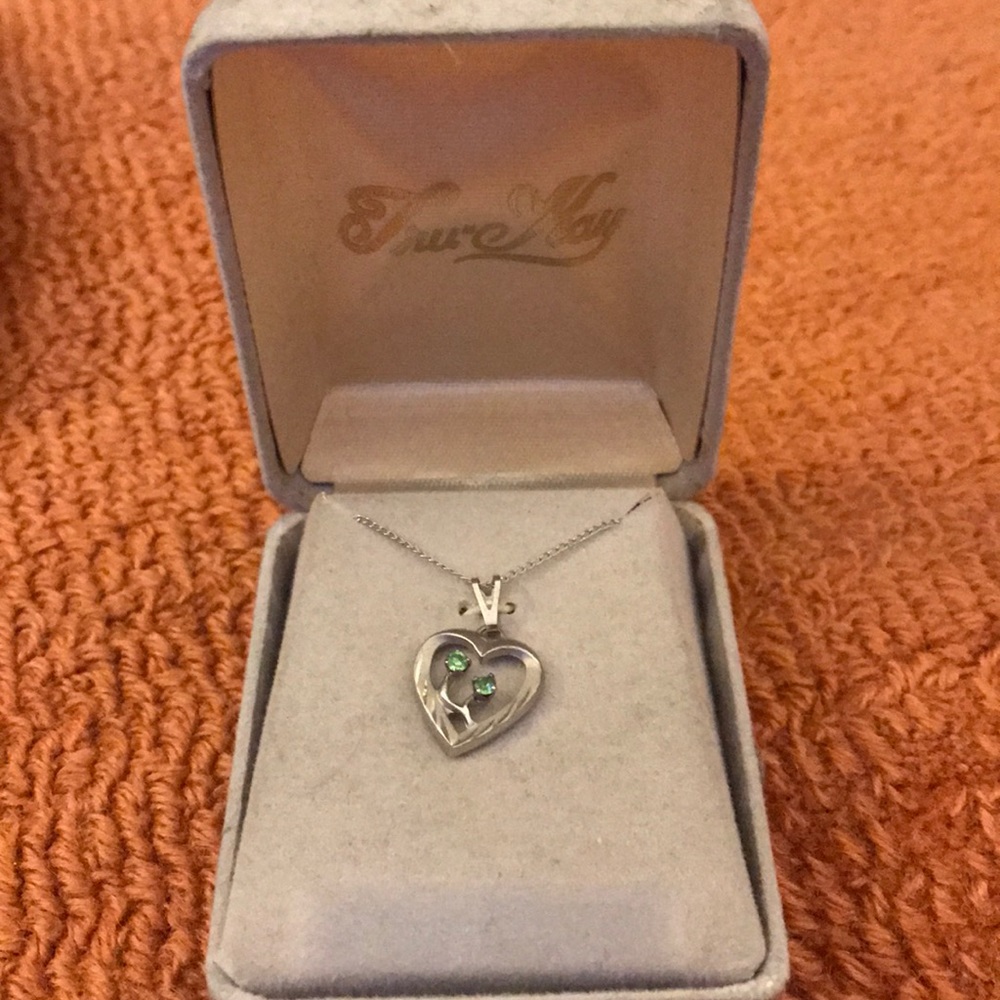 Vintage Tru-Kay sterling heart necklace in box